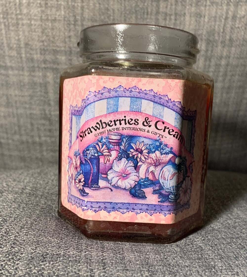 Home Interiors Strawberries & Cream candle